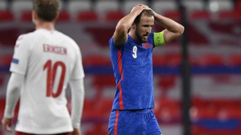 温布利之夜，丹麦童话再现：埃里克森百场点射，红牌毁掉三狮军团