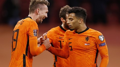 荷兰队世预赛破门乏术仍取胜，博赫海斯世界波与吕克·德容头槌定格瞬间