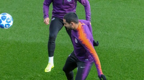 蓝月亮的春日序曲：伊蒂哈德基地的欢笑与远方的号角