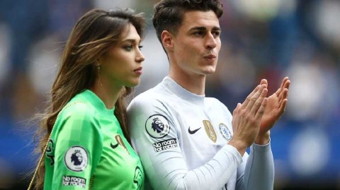 凯帕女友身披蓝军战袍现身斯坦福桥 与凯指导温情致谢球迷