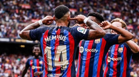 红牌逆转与莱万双响巴萨完胜埃尔切登顶积分榜