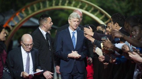 教授荣归故里：温格现身巴黎，为法甲群星喝彩