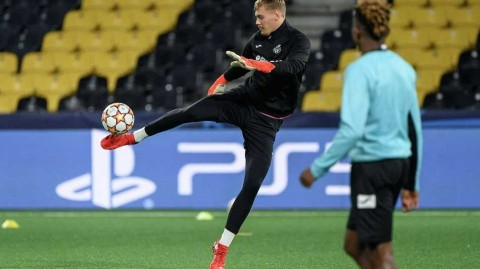 情歌球场蓝黄魂 潜水艇欧冠联赛赛前最后一练