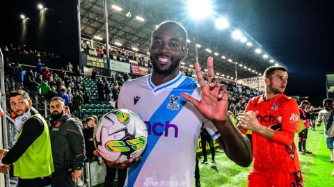 英伦绿茵激战记：普利茅斯与水晶宫的卡拉宝杯之夜