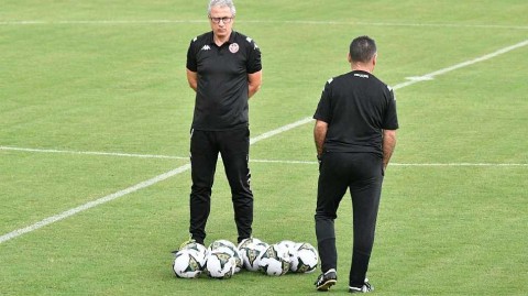 突尼斯雄鹰的备战翱翔：镜头下的非洲杯前夜