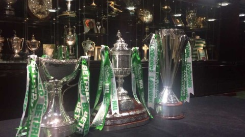 永恒的问鼎苏格兰绿衫军的无上荣光连续三季包揽国内三大冠军的传奇之旅