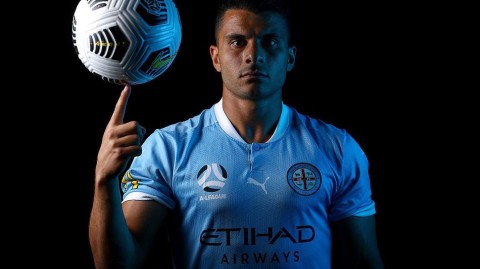 聚焦新赛季之魂：墨尔本城众将写真定格荣耀瞬间