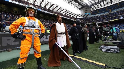 星战英雄空降梅阿查 国米跨界联动引爆绿茵场