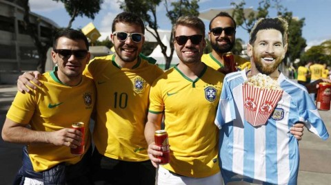 巴西球迷高歌“决赛你只能看着”，梅西与美洲杯的宿命回响