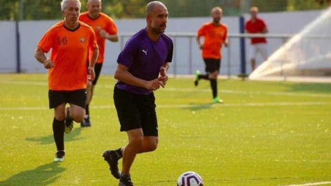 绿茵传承：瓜迪奥拉奔赴克圣纪念赛，赤子之心尽显“老当益壮”