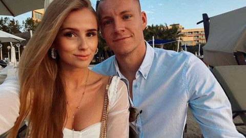 枪手冬歇迪拜行，门神携娇妻秀恩爱羡煞旁人