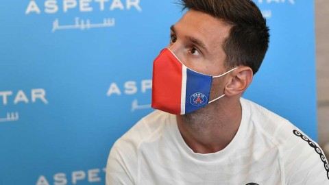 巴黎新篇章：梅西亮相王子公园，体检日展现轻松笑容