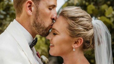 绿茵场外的浪漫：足坛六巨星今夏爱情“帽子戏法”