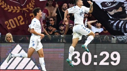 意甲双雄激战萨莱诺 闪电进球与顽强扳平的激情之夜