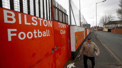 疫情下的寂静守护：比尔斯顿镇俱乐部闭门谢客，社区温情却在悄然蔓延