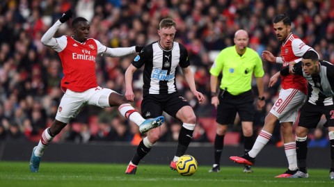 英超停摆记忆：当足球为生命让路，空场之下的坚守与等待