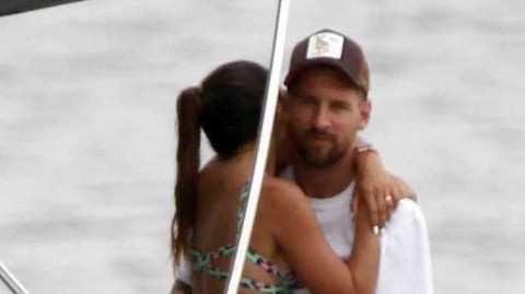 梅西伊维萨岛生日度假 与爱妻游艇相依共度浪漫时光