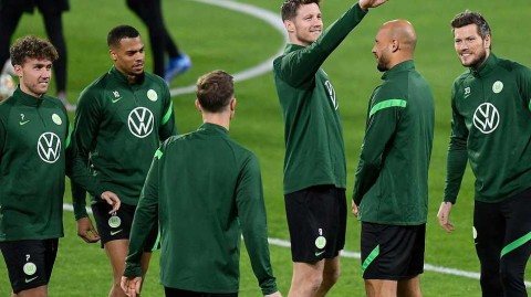 绿茵场的冬日序曲：沃尔夫斯堡欧冠生死战前的最后一练