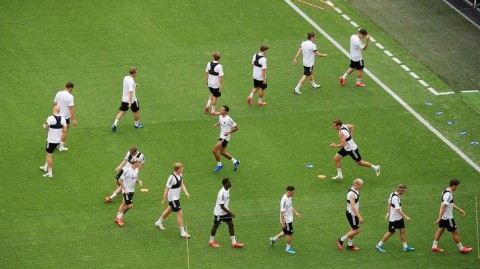 丹麦巨人科隆蓄势待发，哥本哈根静候曼联终极考验