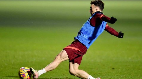 红军小将伤愈回归训练场安菲尔德迎新助力