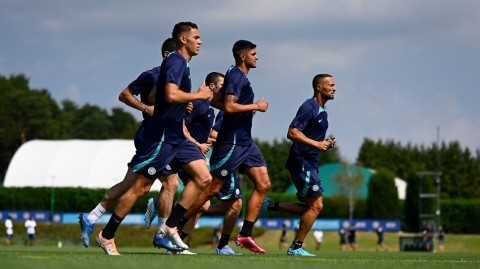 蓝黑军团季前集结 米兰城夏日训练场跃动新赛季序章