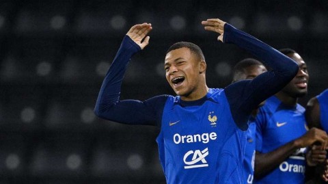 法兰西雄鹰卡塔尔砺剑 姆巴佩训练场神态自若显雄心