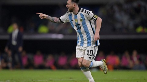 蓝白军团主场奏凯歌 梅西解锁百球里程碑