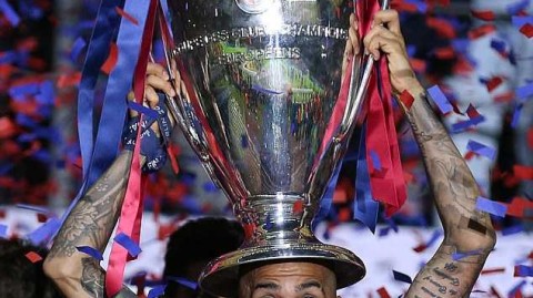 四十二冠加身！阿尔维斯鬼脸洗脑，足坛新王登基