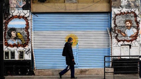 梅西与他的罗萨里奥：墙壁上永不褪色的足球传说