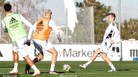 皇家马德里训练现场直击 托尼·克罗斯领衔分组对抗气氛火热