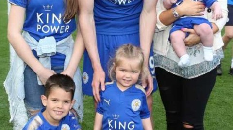 瓦尔迪再当爹 第五个孩子降生 妻子丽贝卡产后幸福洋溢