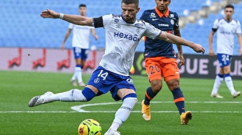 法甲惨案：蒙彼利埃主场沦陷，十人应战遭兰斯四球横扫