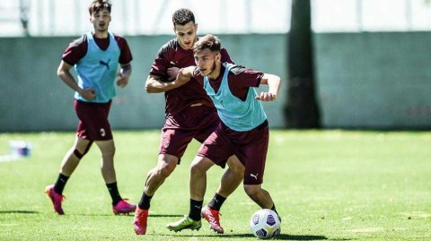 米兰城最后冲刺：红黑军团的欧冠梦想与训练场上的汗水