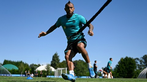 蓝黑军团启航：聚焦阿皮亚诺，国米将士全力备战新赛季意甲首战