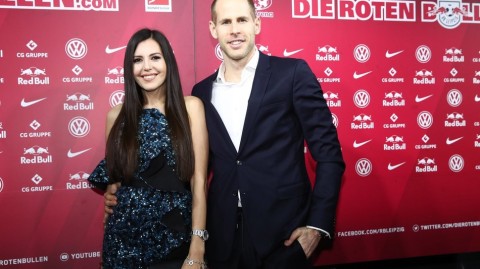 莱比锡红牛冬日童话 球员圣诞毛衣派对喜乐融融