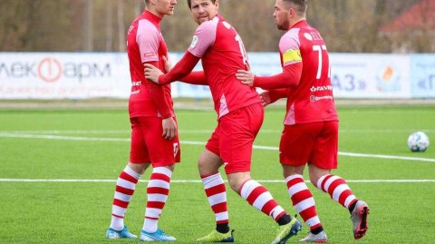 疫情笼罩下的足球孤岛：白俄罗斯超级联赛的倔强与争议