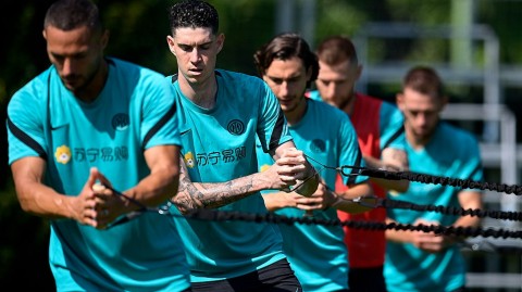 蓝黑军团的盛夏集结：国际米兰202122赛季意甲征程启航