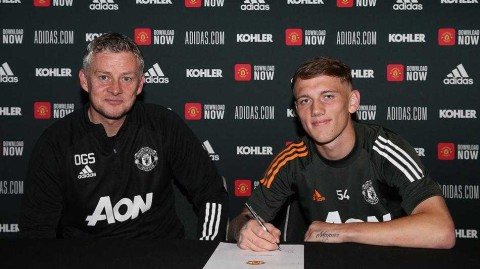 梦工厂续写新篇章：北爱尔兰少年加尔布雷斯与曼联签下长约