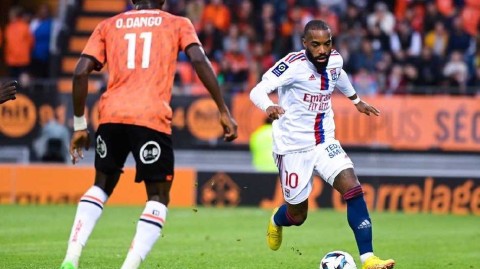 洛里昂主场逆转劲旅里昂记