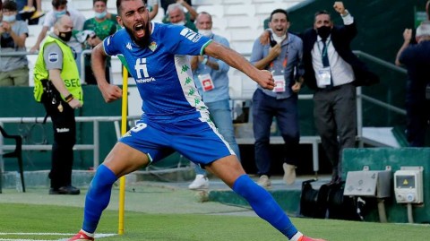 欧联杯经典逆转：皇家贝蒂斯主场四球风暴席卷凯尔特人