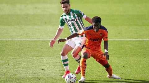 洛佩拉球场的春日惊雷：贝蒂斯与蝙蝠军团联袂上演进球盛宴