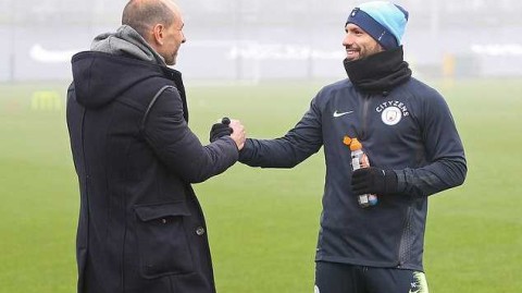 曼城基地喜迎旧将 彼得罗夫造访获热情款待