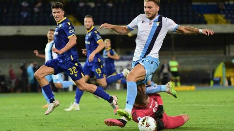 维罗纳主场惨遭蓝鹰血洗，因莫比莱帽子戏法引爆进球狂潮