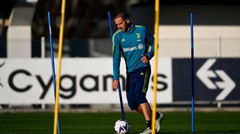 斑马军团备战意甲 博努奇统领后防铁闸