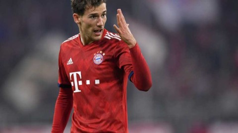 格雷茨卡荣获绅士杂志年度最佳运动员，绿茵硬汉与抗疫先锋的双重奏