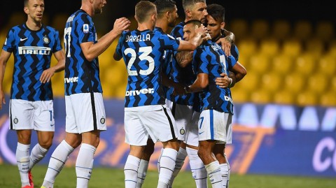 蓝黑狂飙席卷“巫师”主场，因扎吉吞下苦涩进球大战