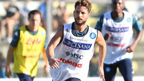 蓝衣军团的盛夏集结：那不勒斯备战新赛季意甲启航