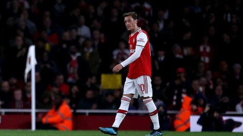 厄齐尔领衔青年军 联赛杯赛场枪手青春风暴席卷诺丁汉森林