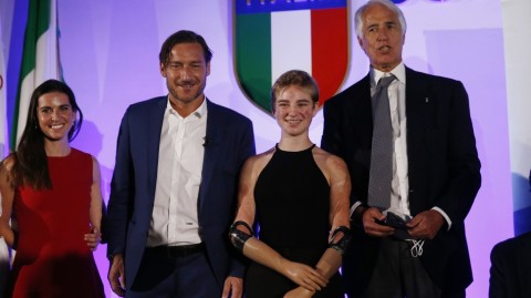 罗马之王助燃冰雪激情：托蒂正式出任2026米兰-科尔蒂纳冬奥会大使