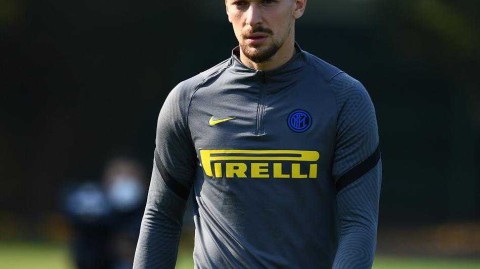 欧冠生死战前蓝黑军团枕戈待旦，苏宁训练基地最后一练直击